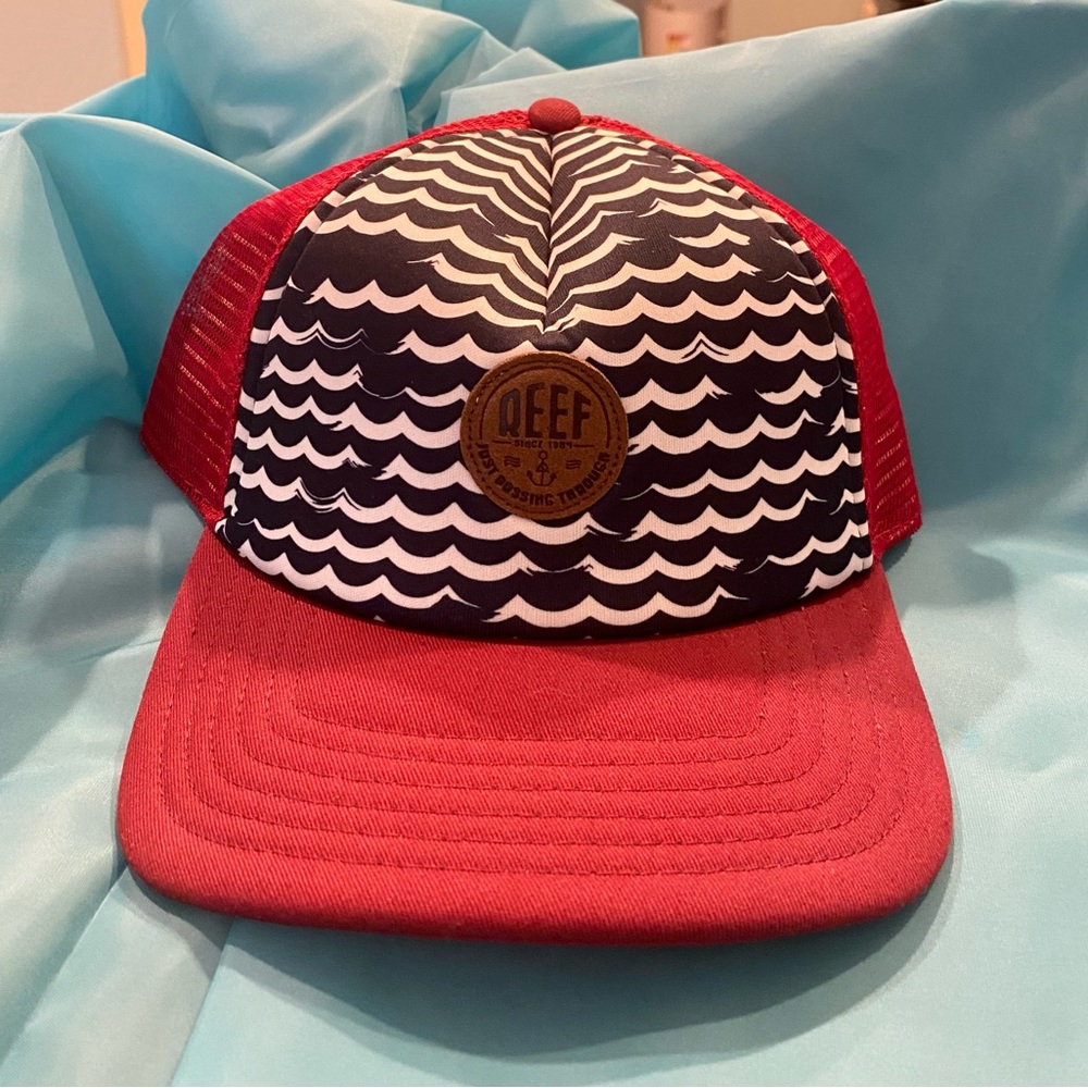 New without tags Woman’s Reef hat